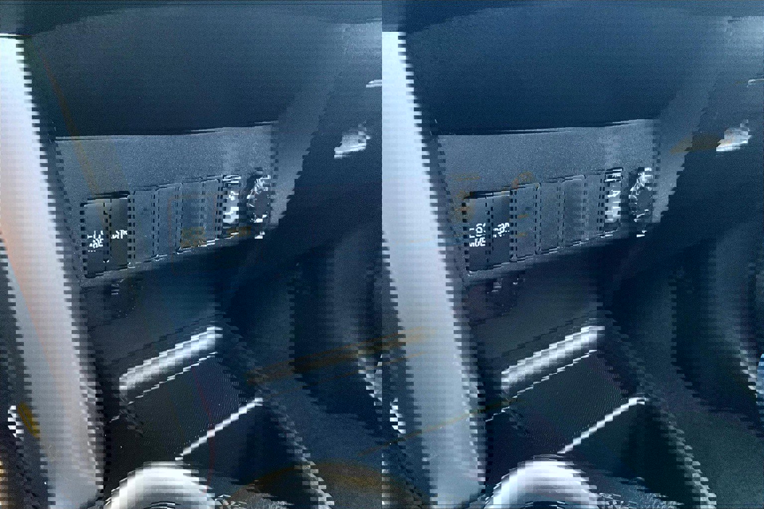 Used 2015 Toyota RAV4 LE image 22