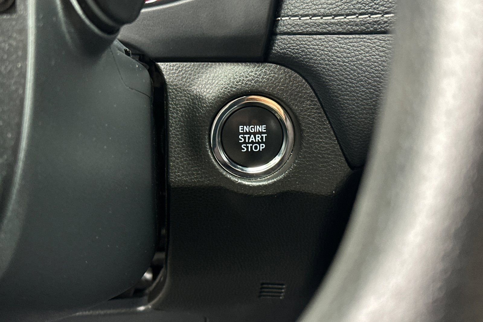 Used 2025 Toyota RAV4 XLE FWD image 29