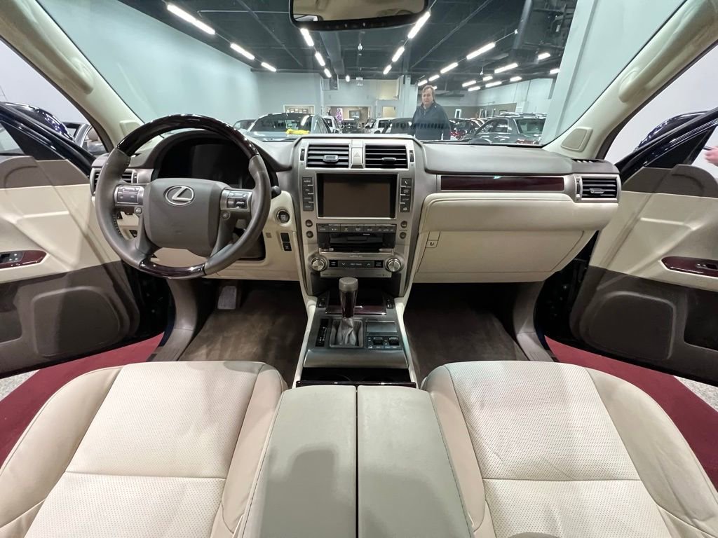 Used 2018 Lexus GX 460 Premium w/ Premium Package image 41
