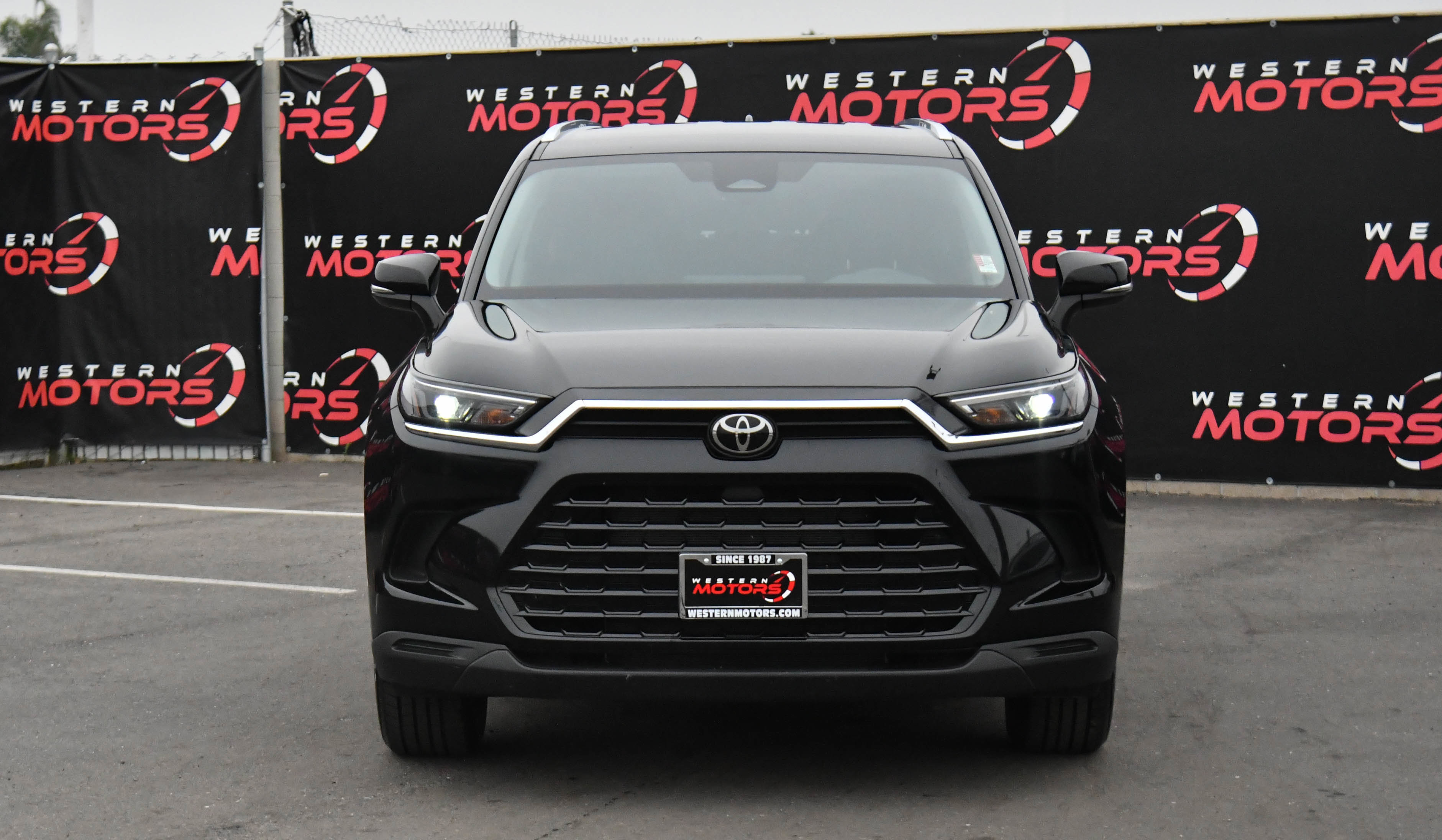 Used 2025 Toyota Grand Highlander AWD image 2