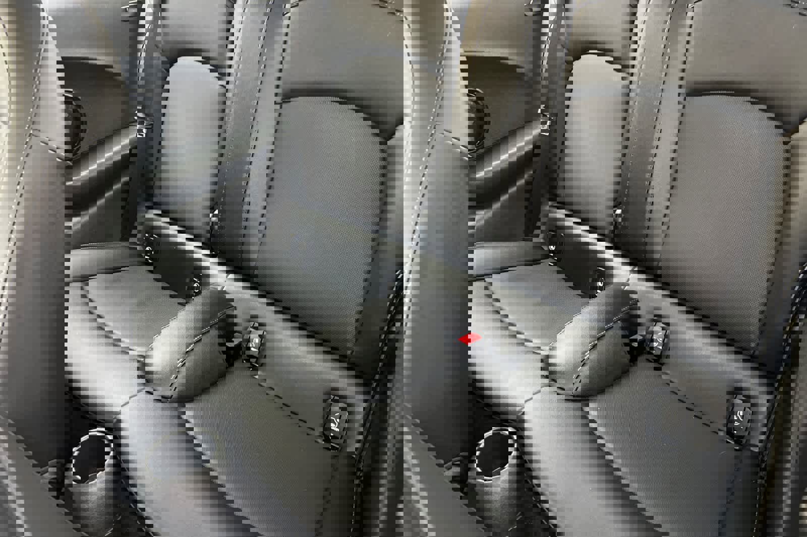 Used 2020 MINI Cooper 2-Door Hardtop image 4