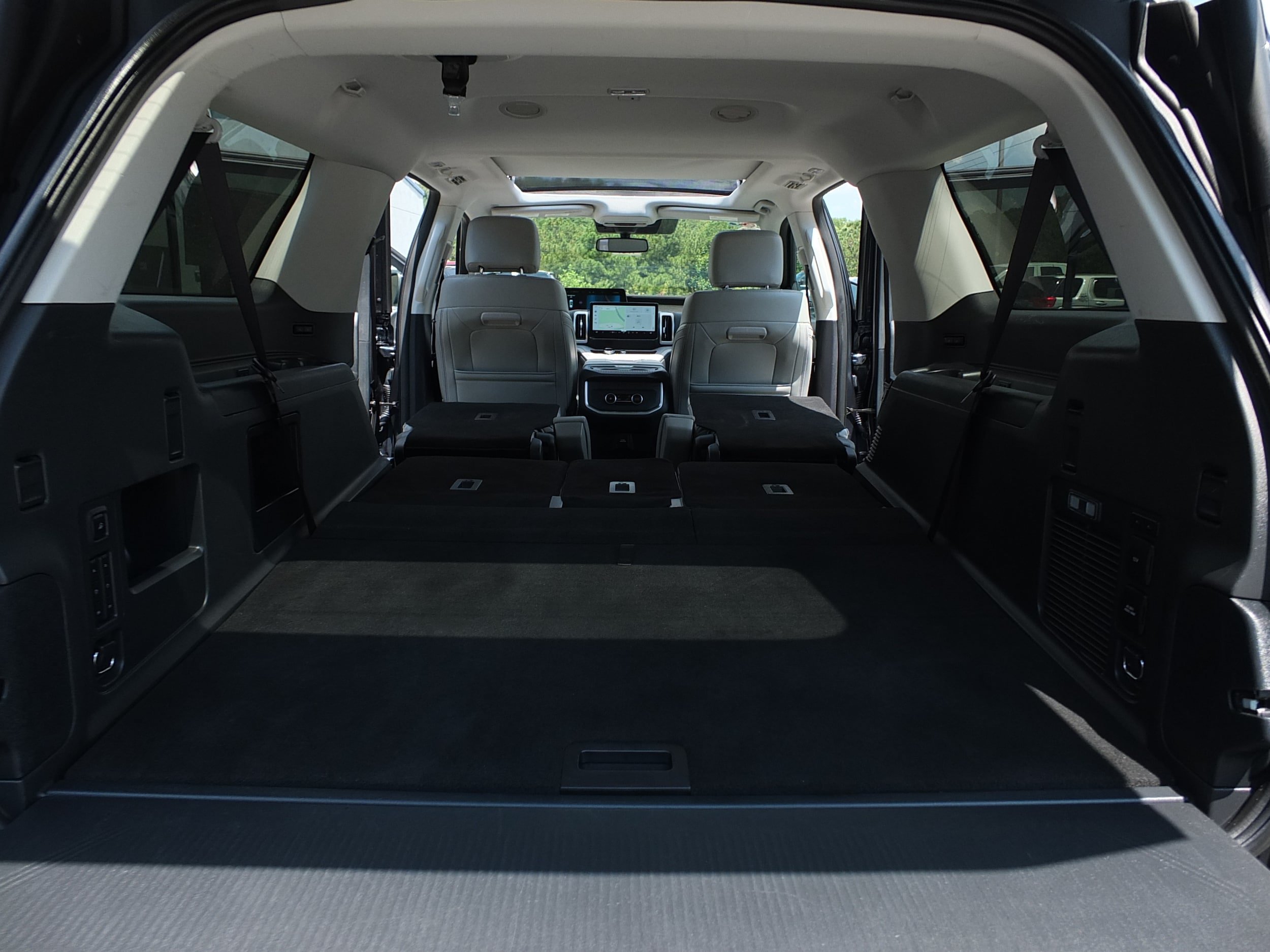 Used 2025 Ford Expedition Max Active RWD image 17