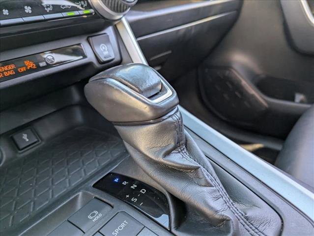 Used 2021 Toyota RAV4 XLE Premium image 12