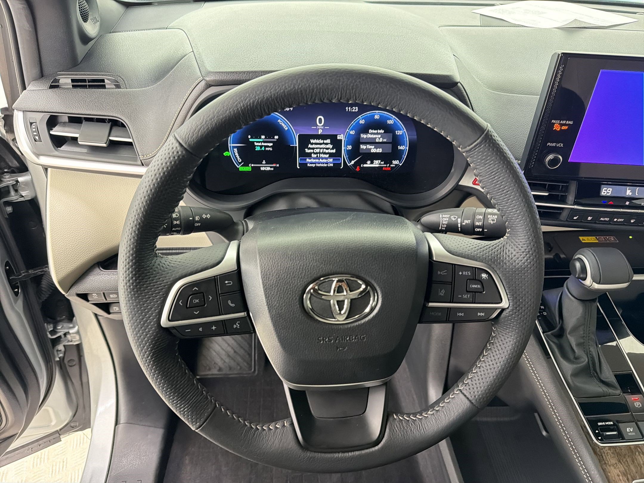 Used 2025 Toyota Sienna Limited image 17