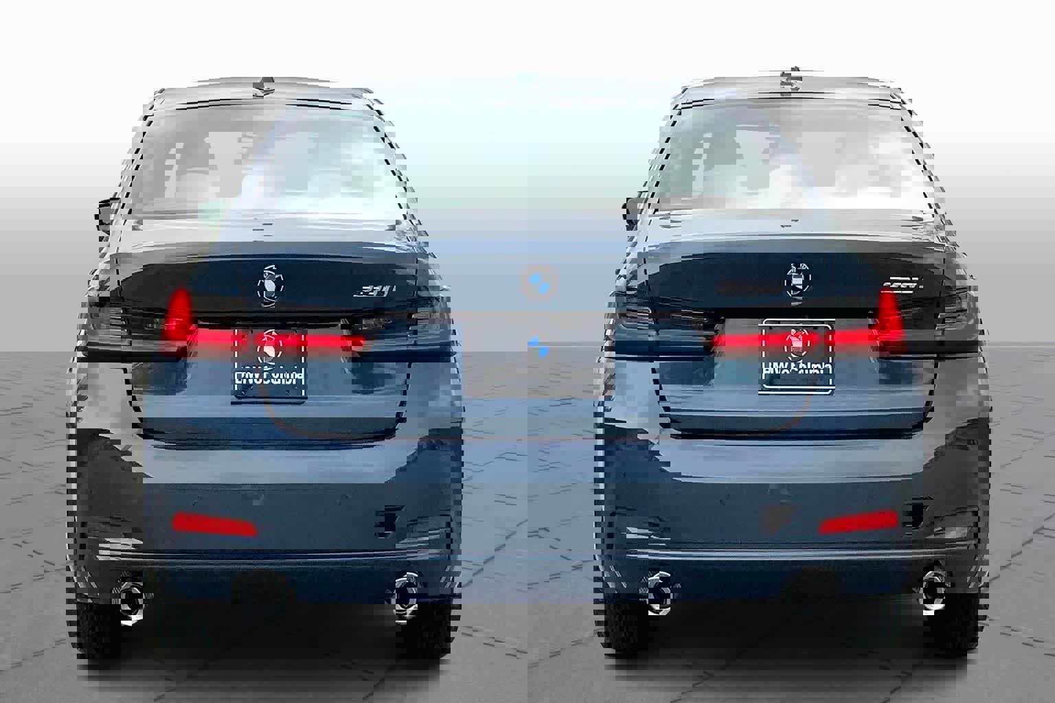 New 2025 BMW 330i Sedan w/ Premium Package image 4