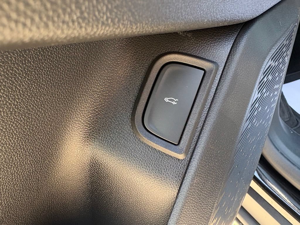 New 2027 Chevrolet Equinox LT w/ Convenience Package II FWD image 15