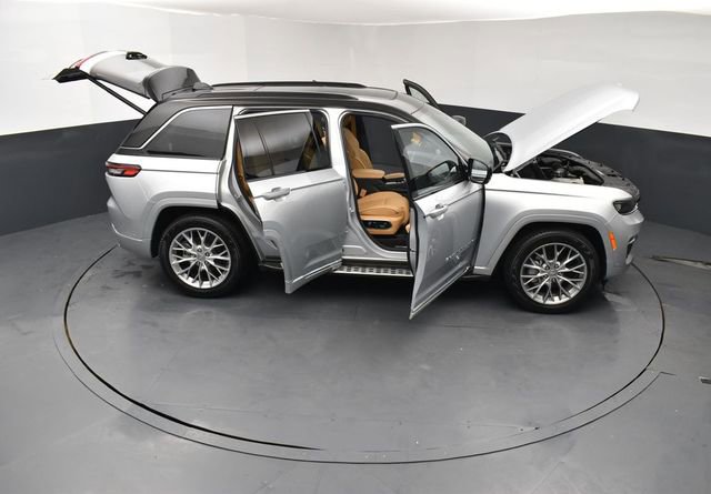 Used 2024 Jeep Grand Cherokee Summit AWD/4WD image 30
