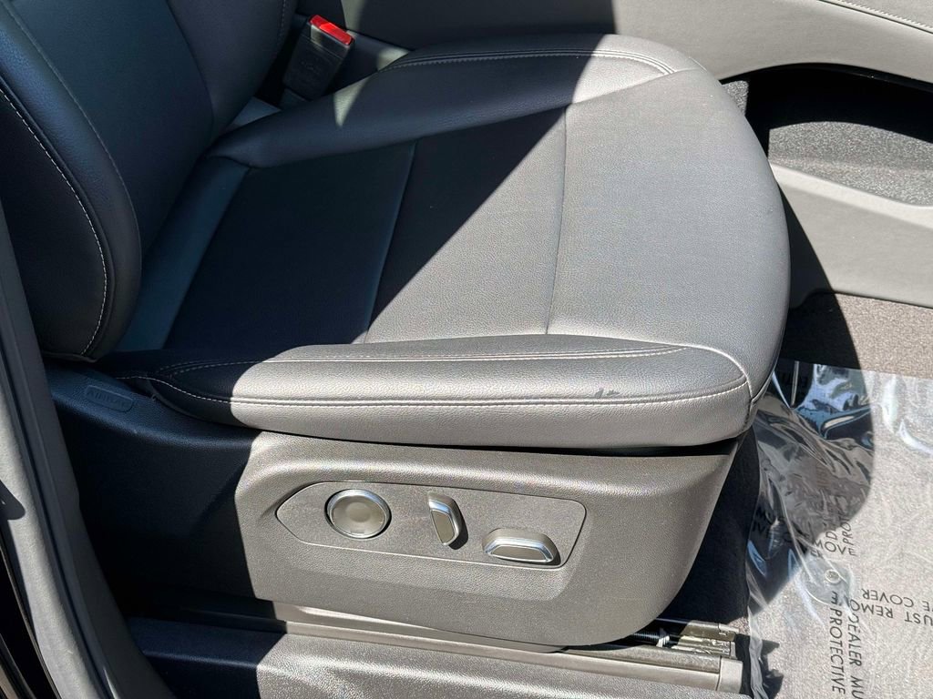 Used 2024 Cadillac Escalade ESV Luxury image 15