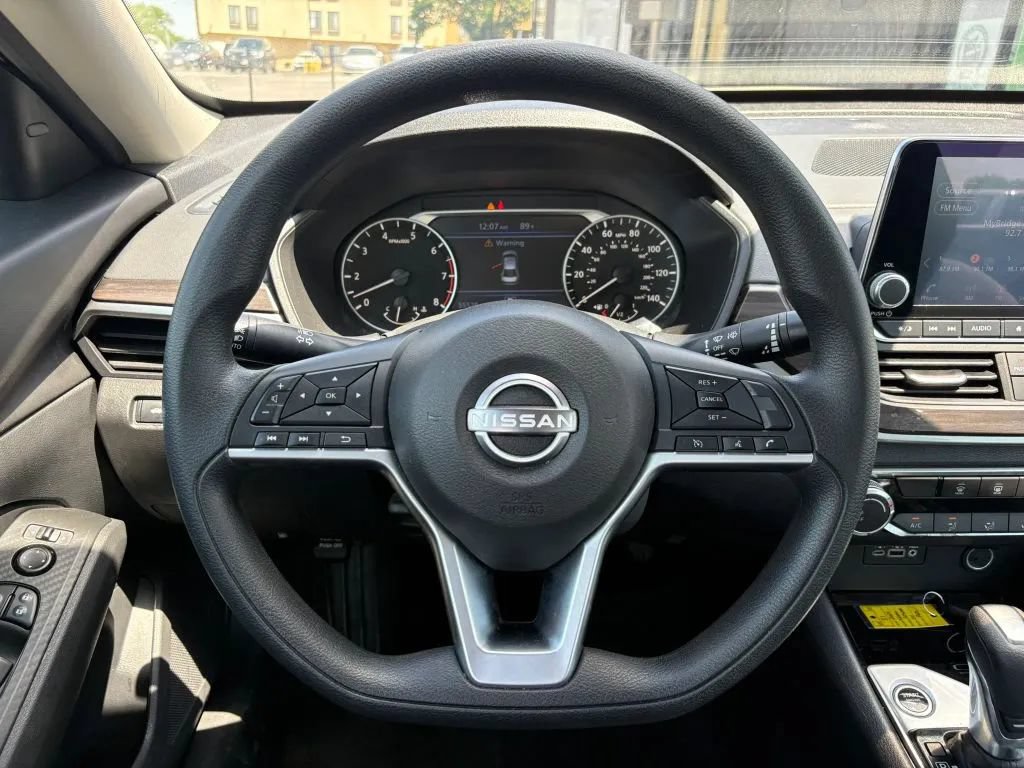 Used 2024 Nissan Altima 2.5 SV FWD image 13