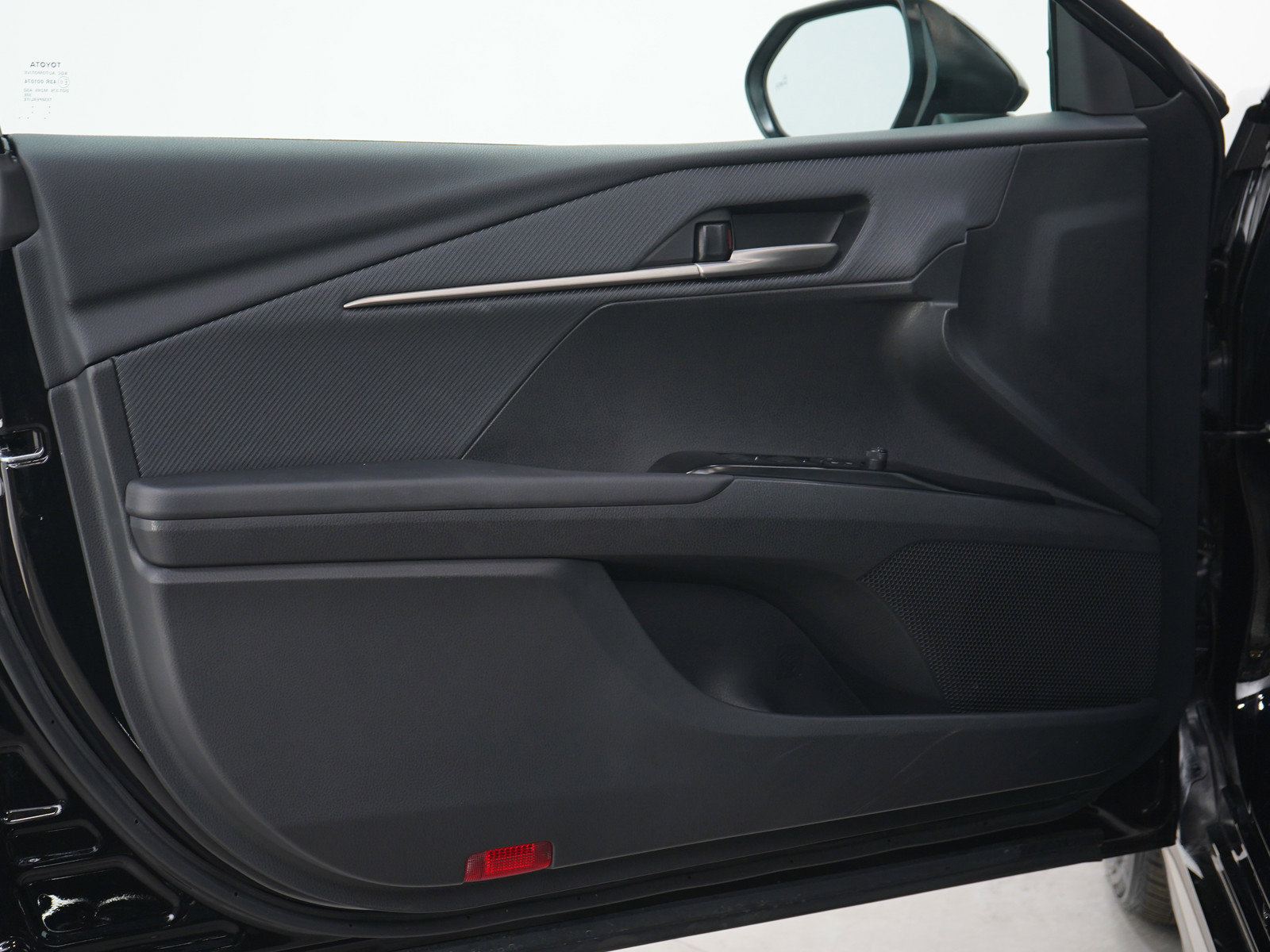 Used 2025 Toyota Camry SE FWD image 19