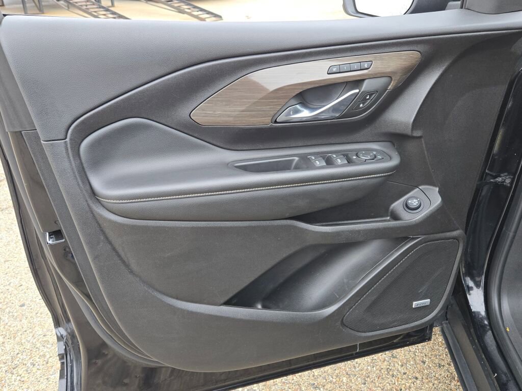 Used 2024 GMC Terrain Denali w/ Denali Premium Package image 24