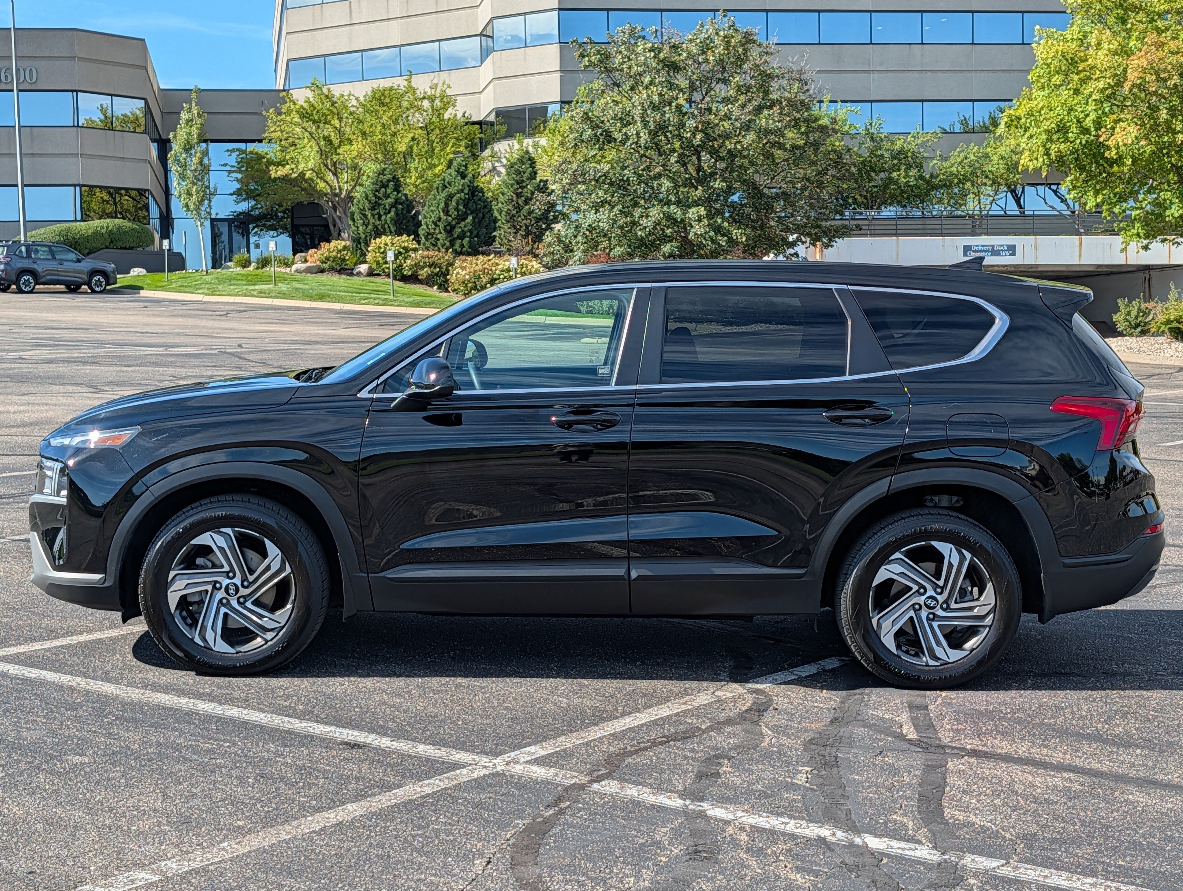 Used 2022 Hyundai Santa Fe SE FWD image 4