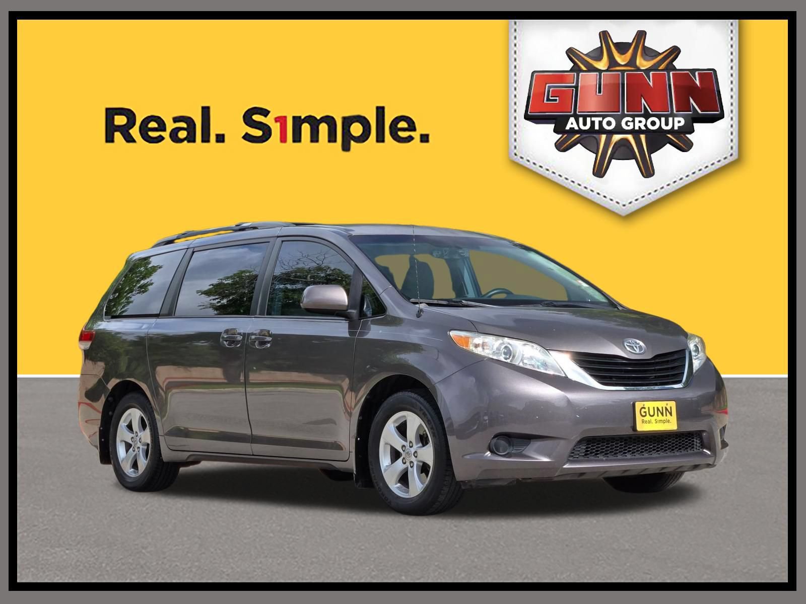 Used 2013 Toyota Sienna LE FWD image 1