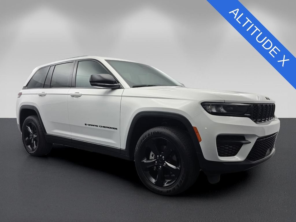 Used 2023 Jeep Grand Cherokee Altitude AWD/4WD image 1