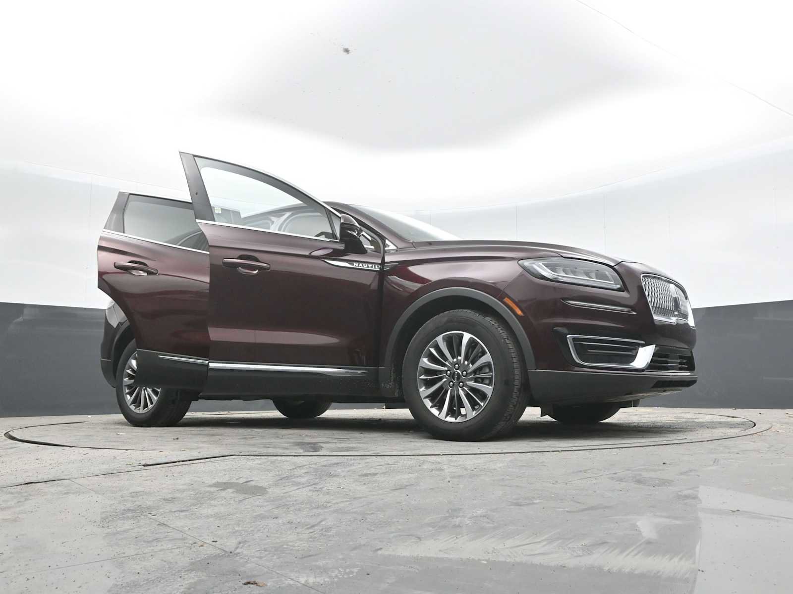 Used 2019 Lincoln Nautilus Select AWD/4WD image 59