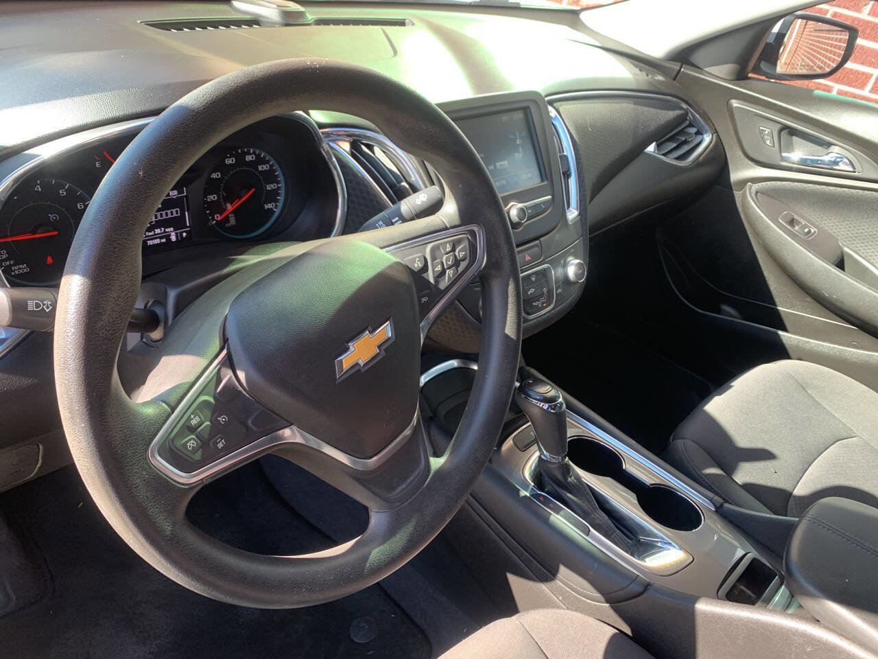 Used 2018 Chevrolet Malibu LT image 14