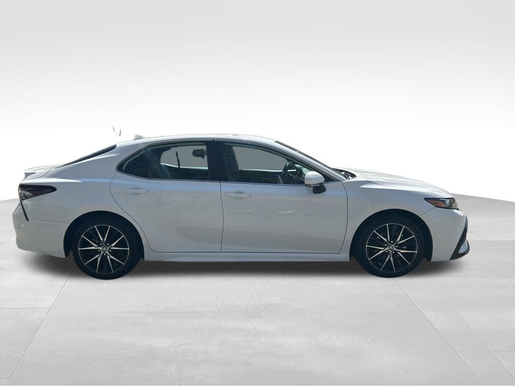 Used 2024 Toyota Camry SE FWD image 7