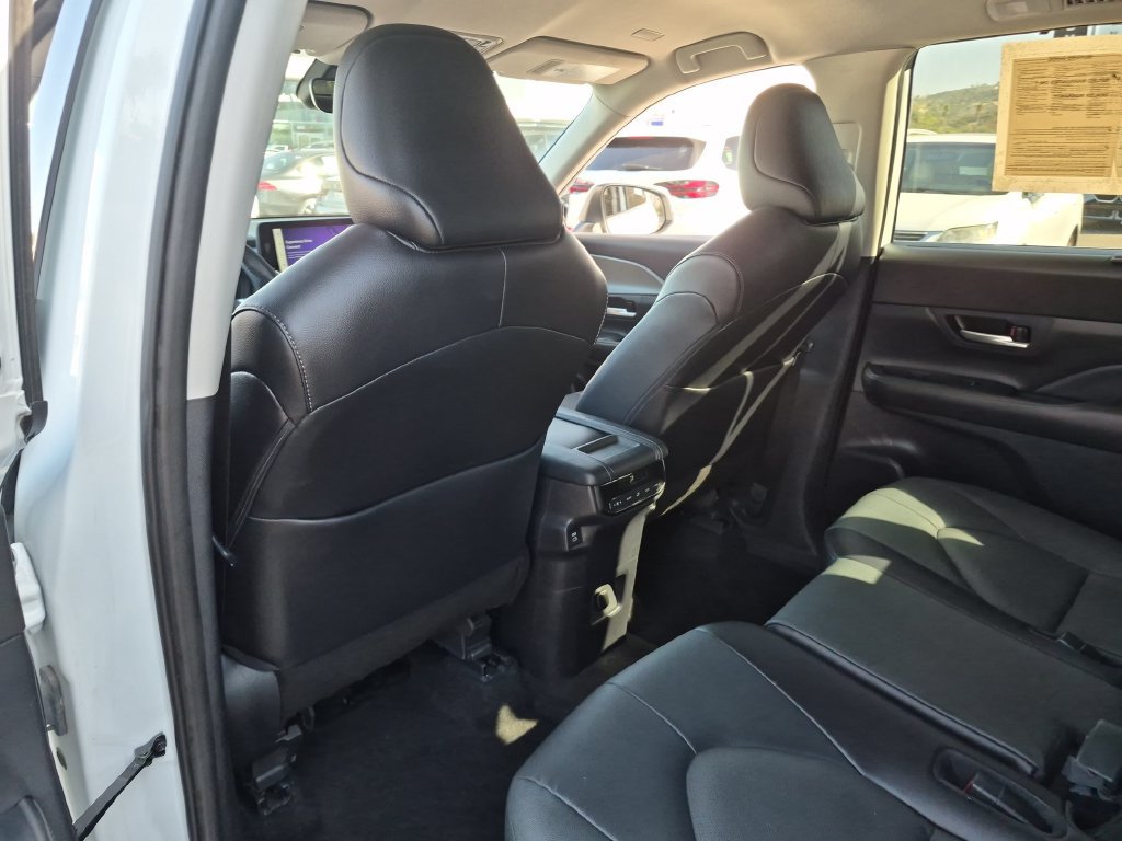 Used 2024 Toyota Grand Highlander AWD image 36