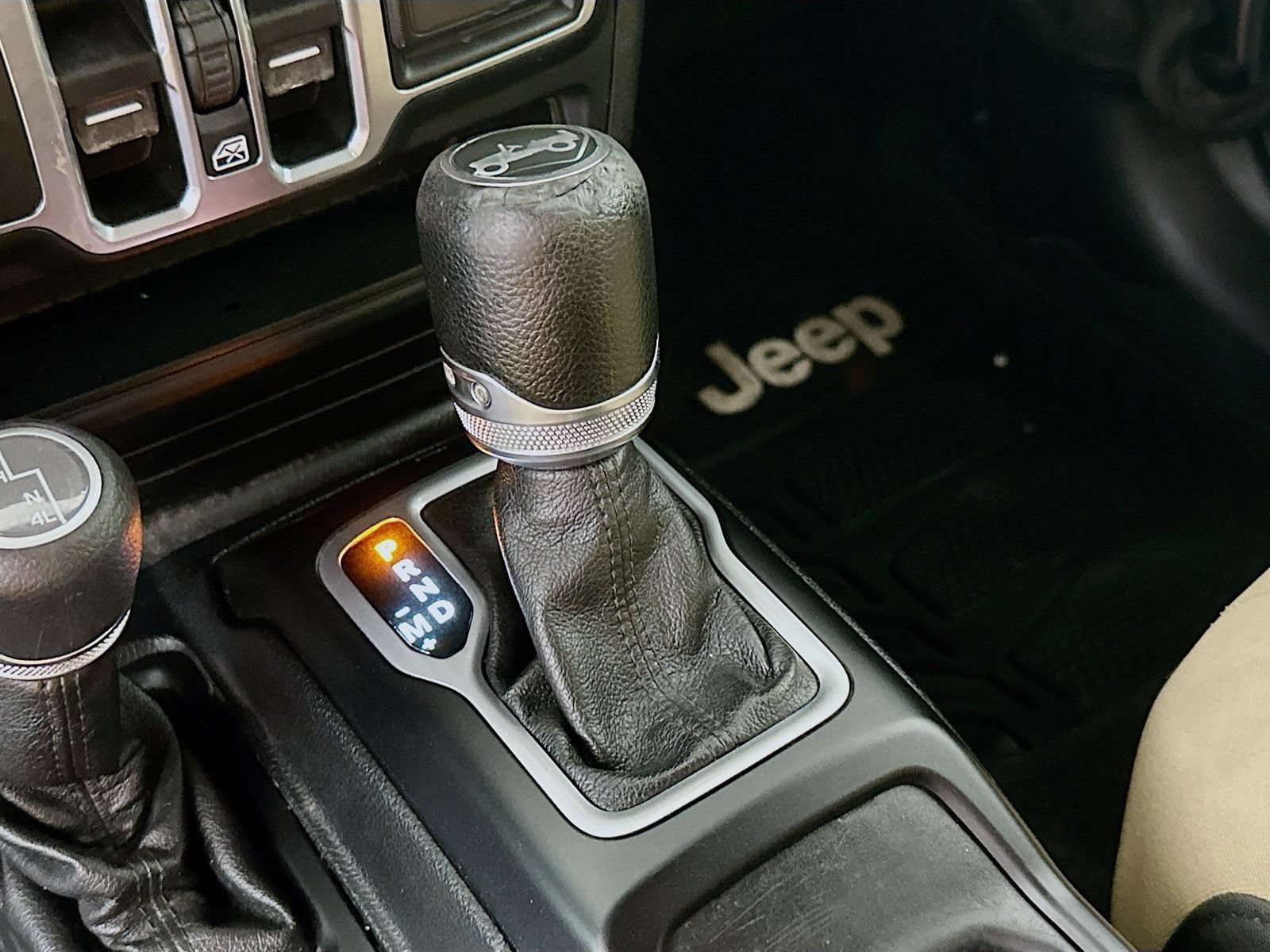 Used 2018 Jeep Wrangler Unlimited Sport S AWD/4WD image 16