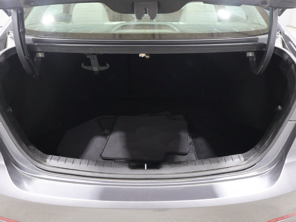 Used 2018 Hyundai Elantra SEL w/ Cargo Package FWD image 4