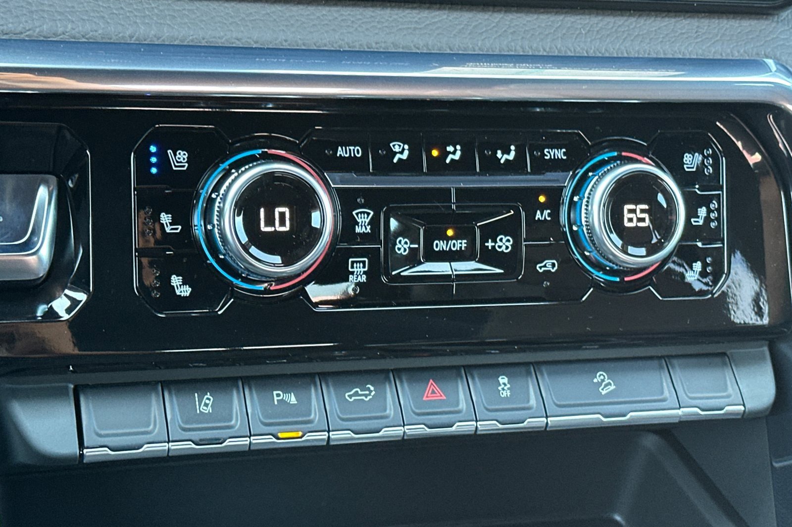 New 2026 GMC Sierra 2500 Denali w/ Denali Reserve Package image 18