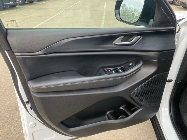 Used 2023 Jeep Grand Cherokee L Laredo AWD/4WD image 9