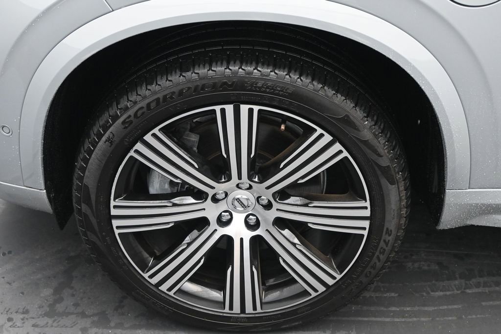 Certified 2025 Volvo XC90 T8 Plus w/ Protection Package Premier AWD/4WD image 4
