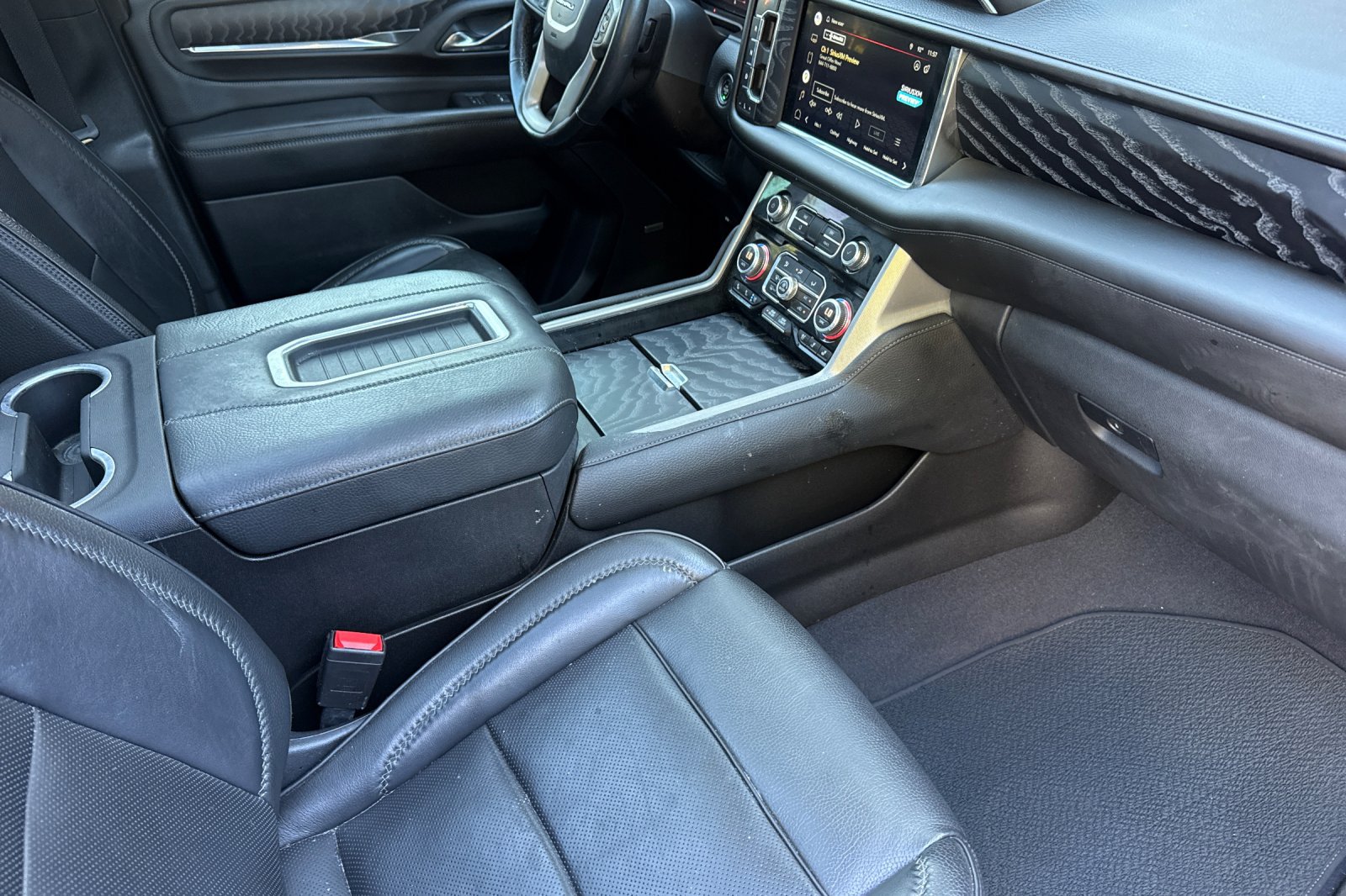 Used 2022 GMC Yukon XL Denali AWD/4WD image 19