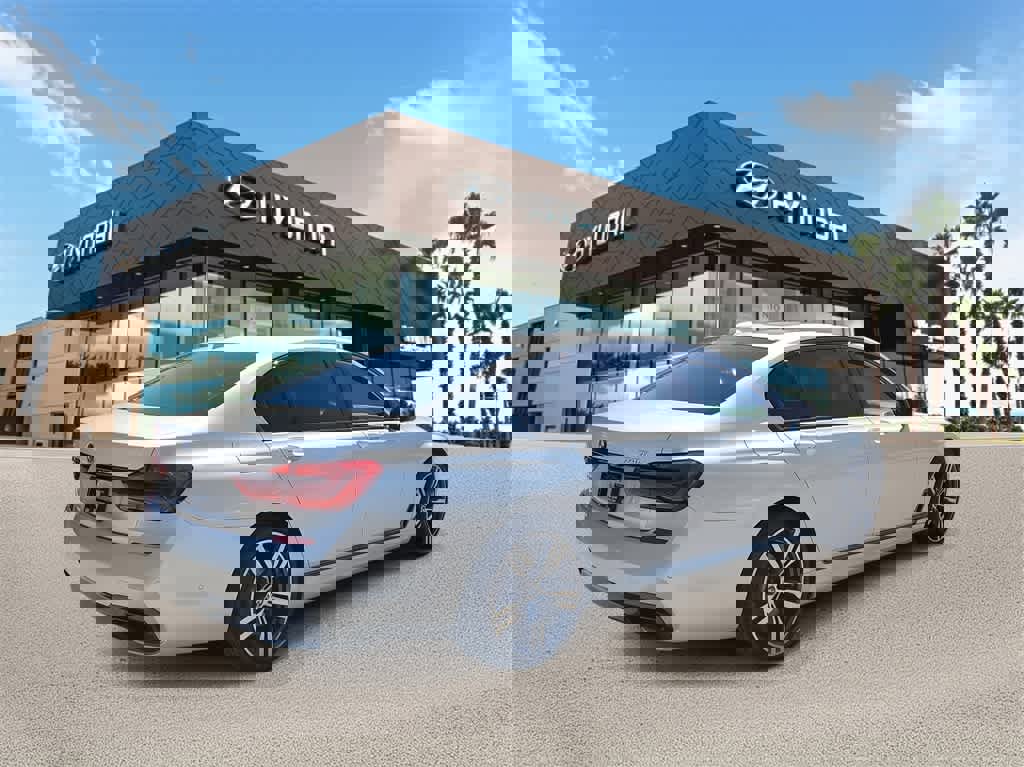 Used 2019 BMW 740i w/ Executive Package image 3