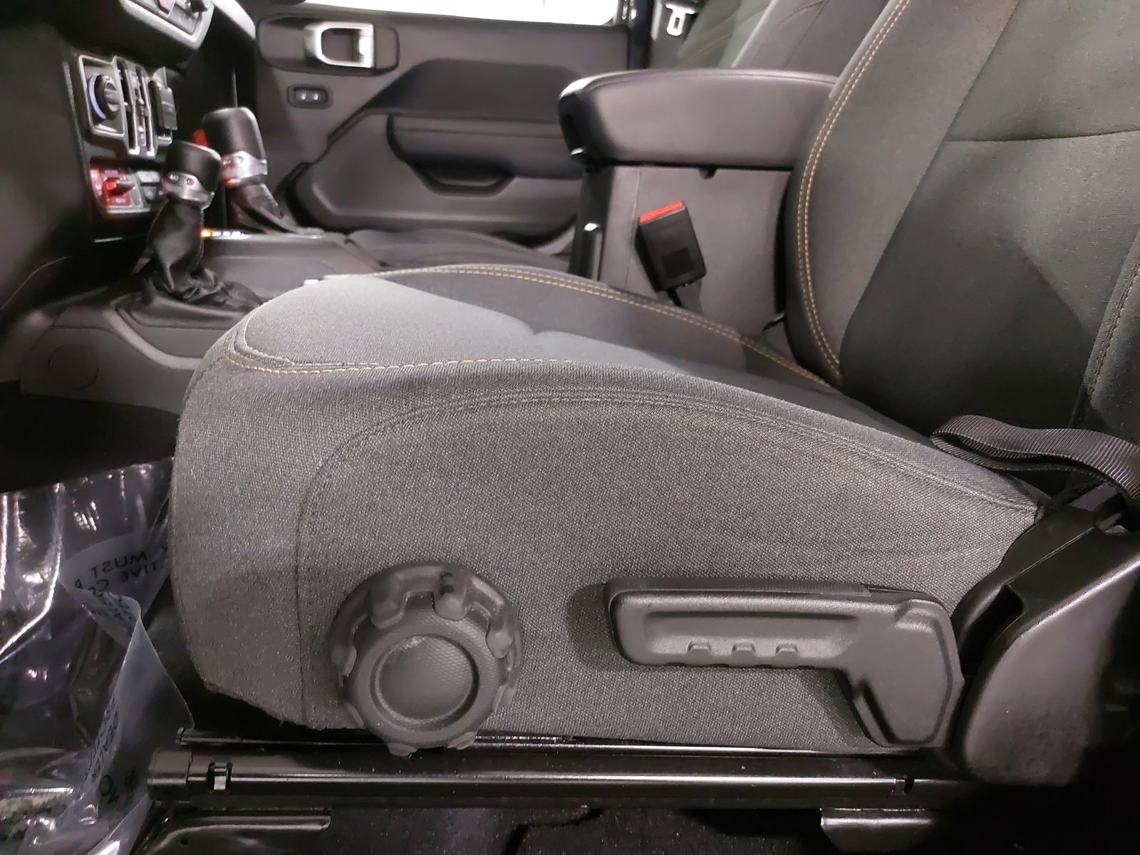 Used 2025 Jeep Wrangler Willys image 28