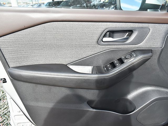 Used 2022 Nissan Rogue SV image 19