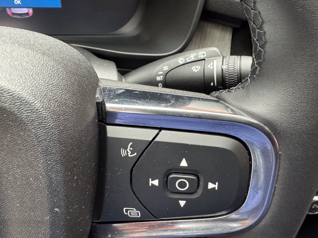 Used 2023 Volvo XC40 B5 Plus AWD/4WD image 16