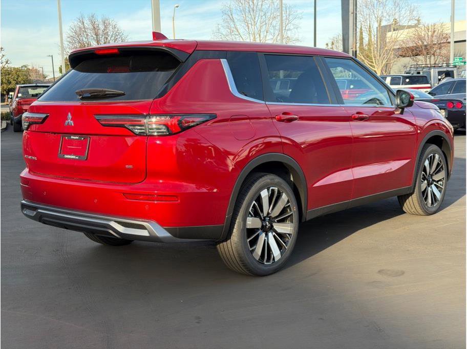 New 2026 Mitsubishi Outlander LE image 6