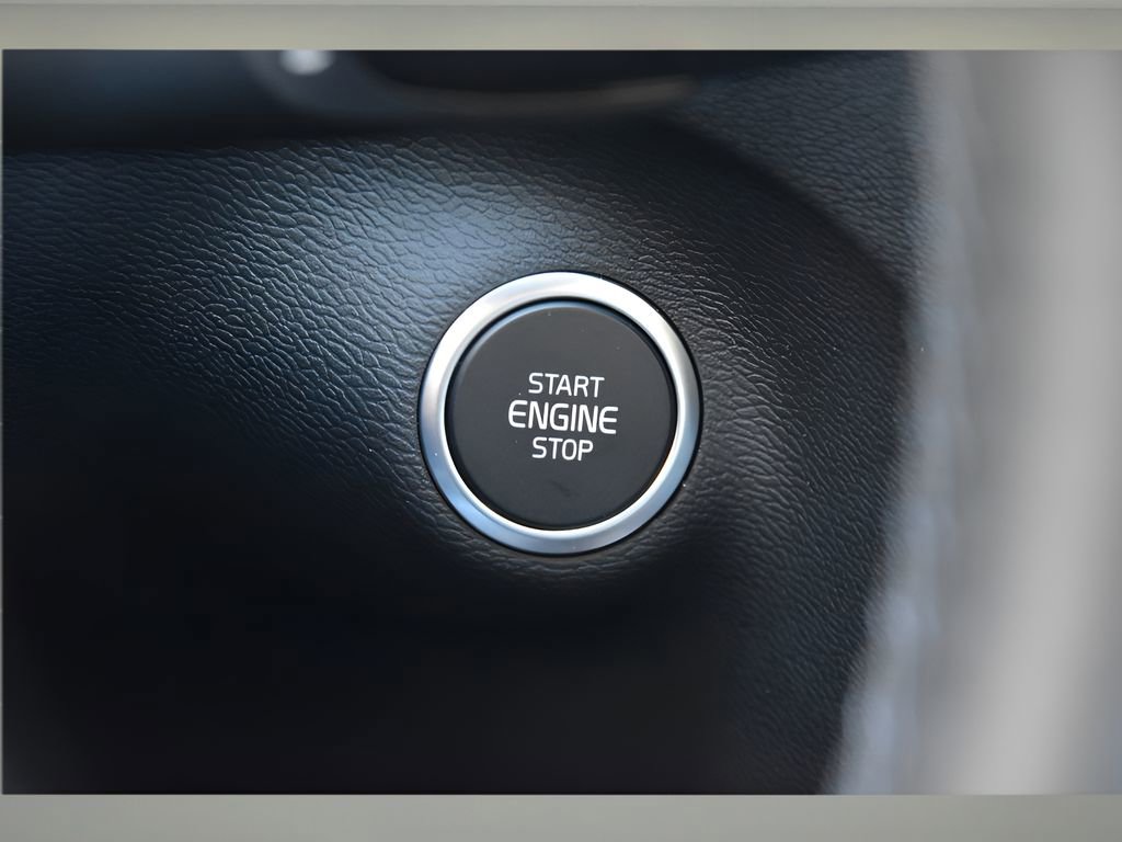 Used 2025 Volvo XC40 B5 Plus w/ Protection Package Premier image 30