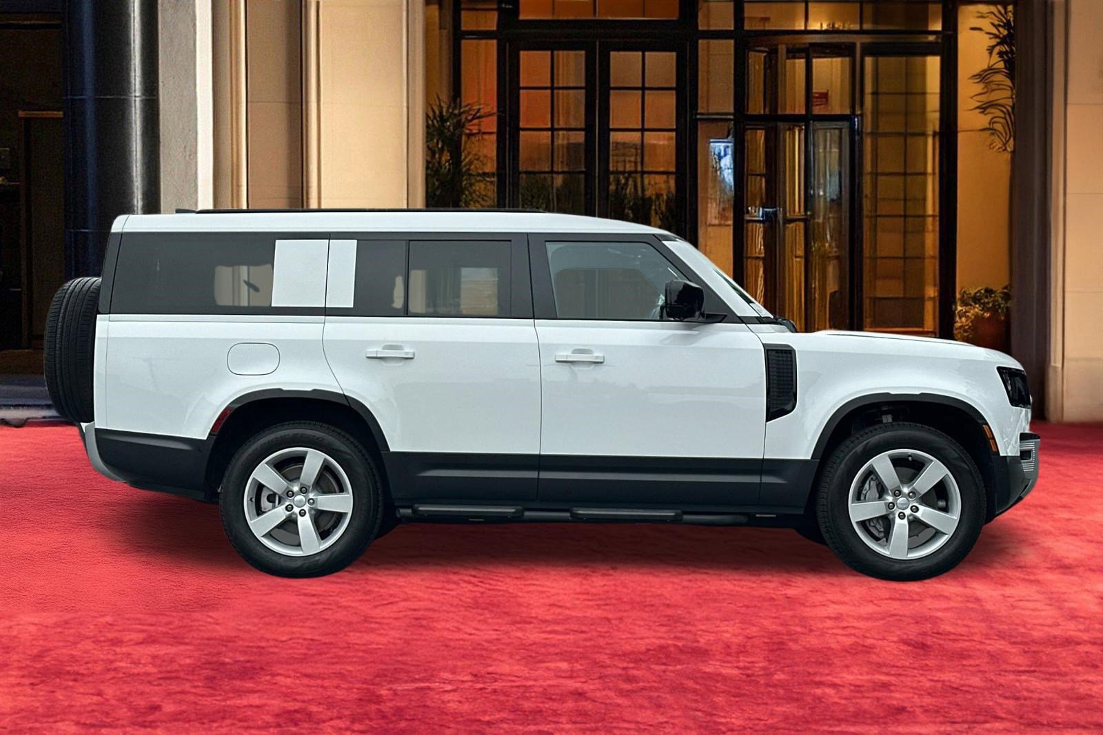 Used 2025 Land Rover Defender 130 S image 9