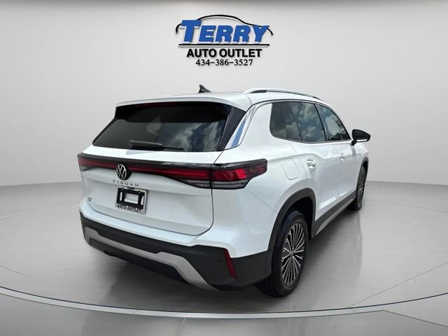 Used 2025 Volkswagen Tiguan S w/ 18" Wheel Package FWD image 3