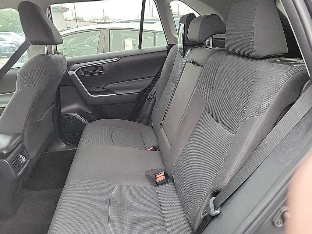 Used 2022 Toyota RAV4 LE AWD/4WD image 13