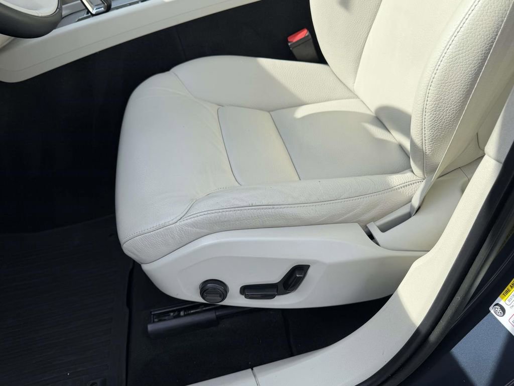 Used 2023 Volvo XC60 B5 Plus w/ Protection Package Premier image 17
