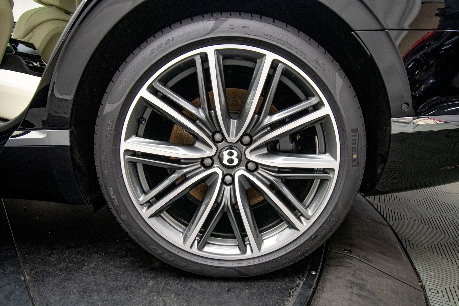 New 2026 Bentley Flying Spur Plug-In Hybrid image 40