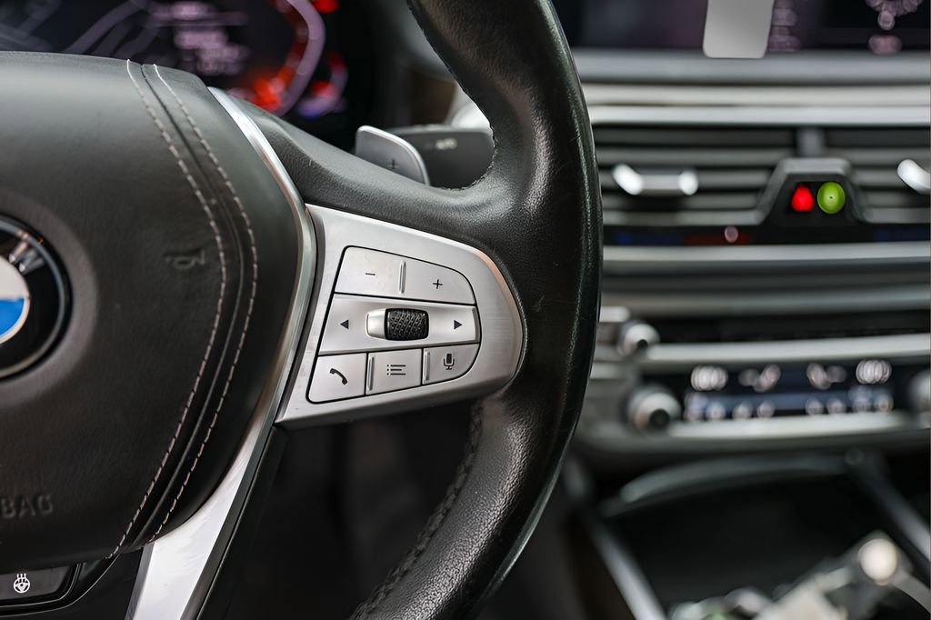 Used 2020 BMW 740i RWD image 13