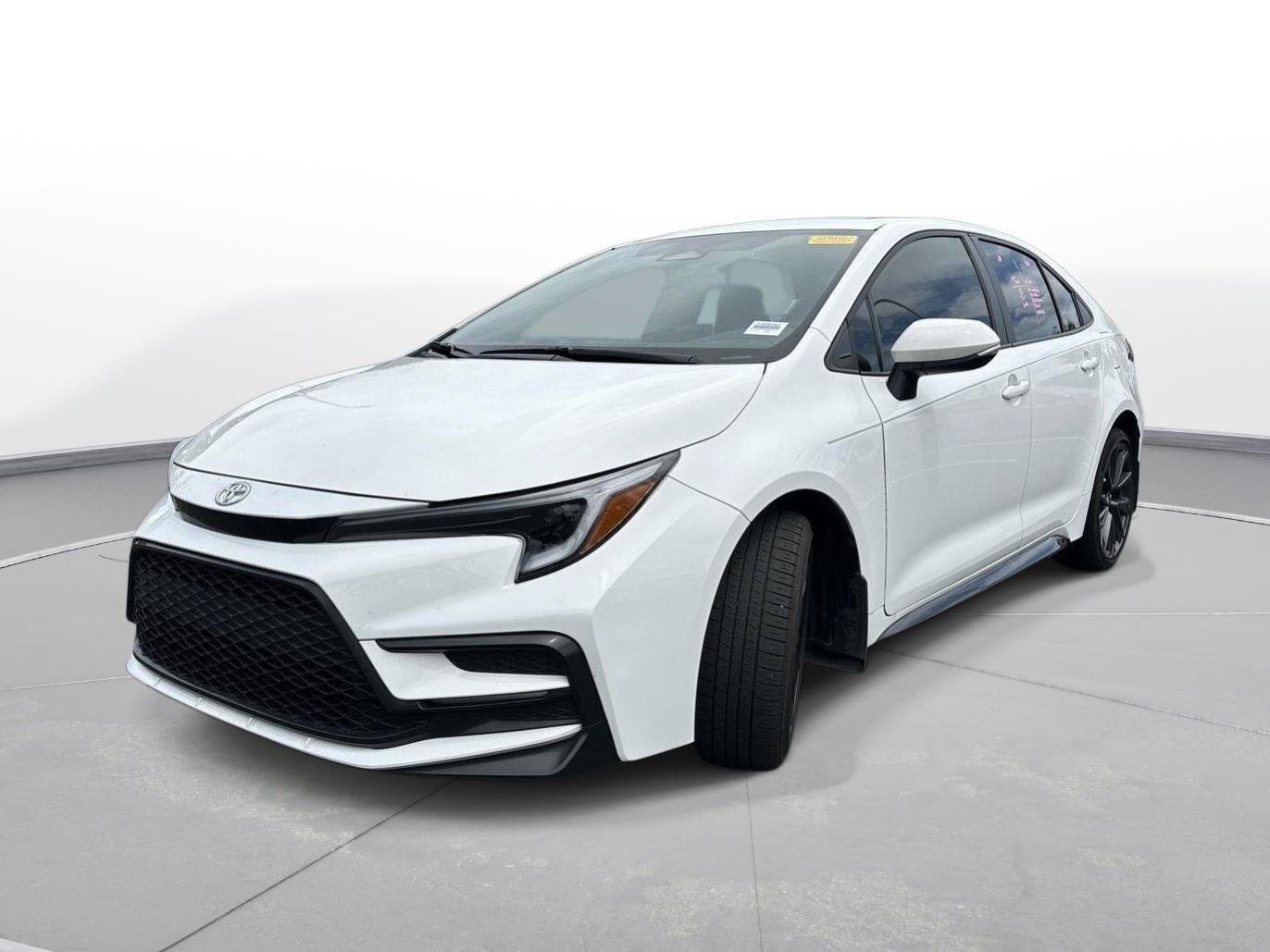 Used 2024 Toyota Corolla XSE FWD image 2
