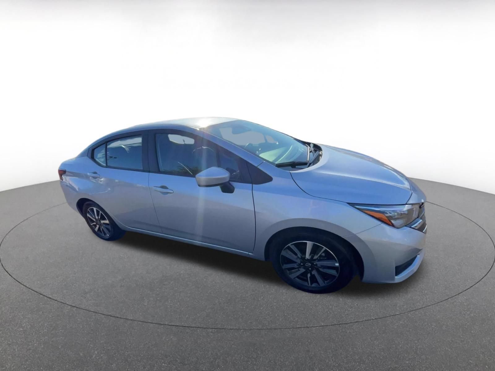 Used 2025 Nissan Versa SV FWD image 2