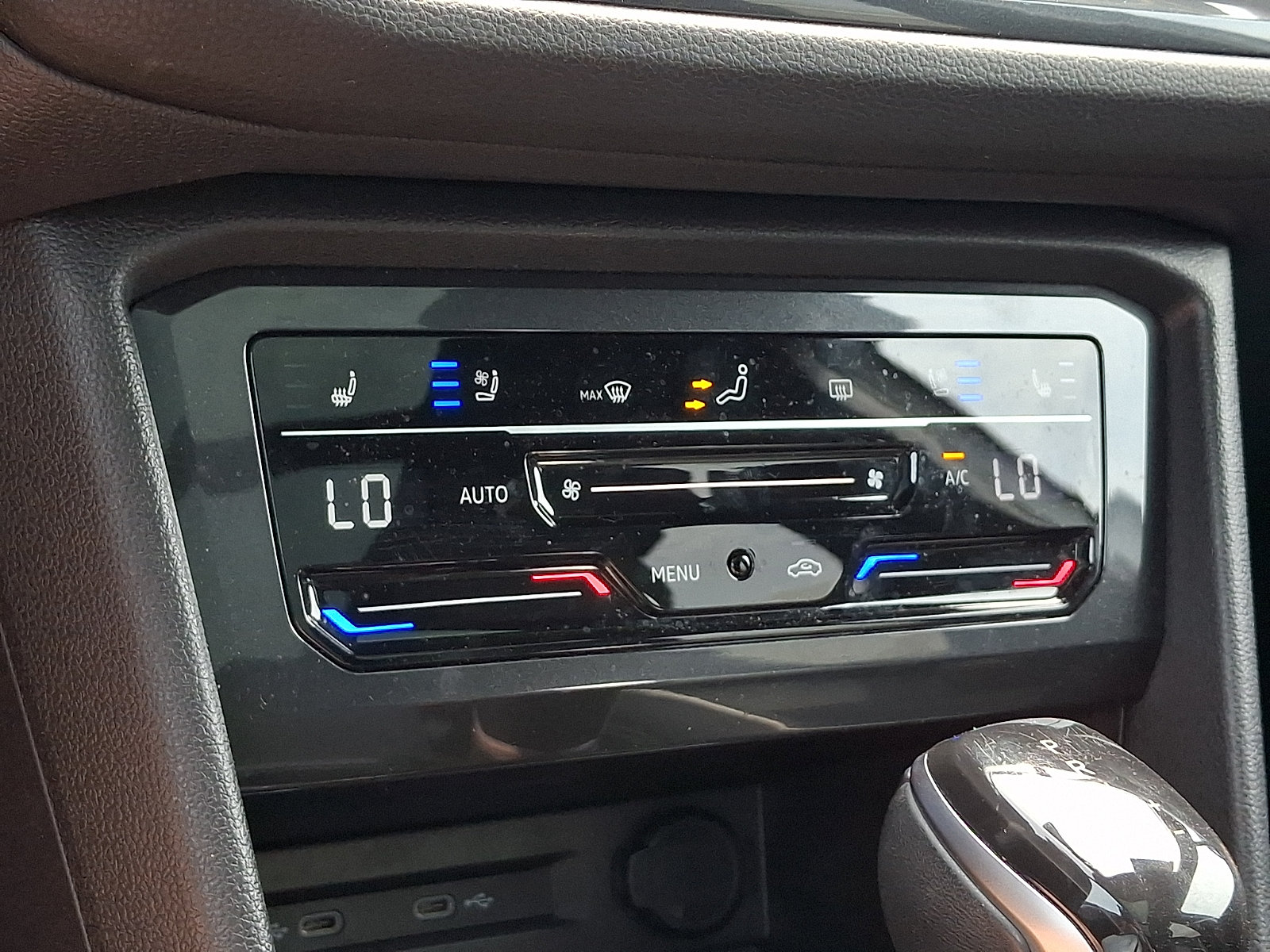 Certified 2023 Volkswagen Tiguan SEL R-Line AWD/4WD image 16