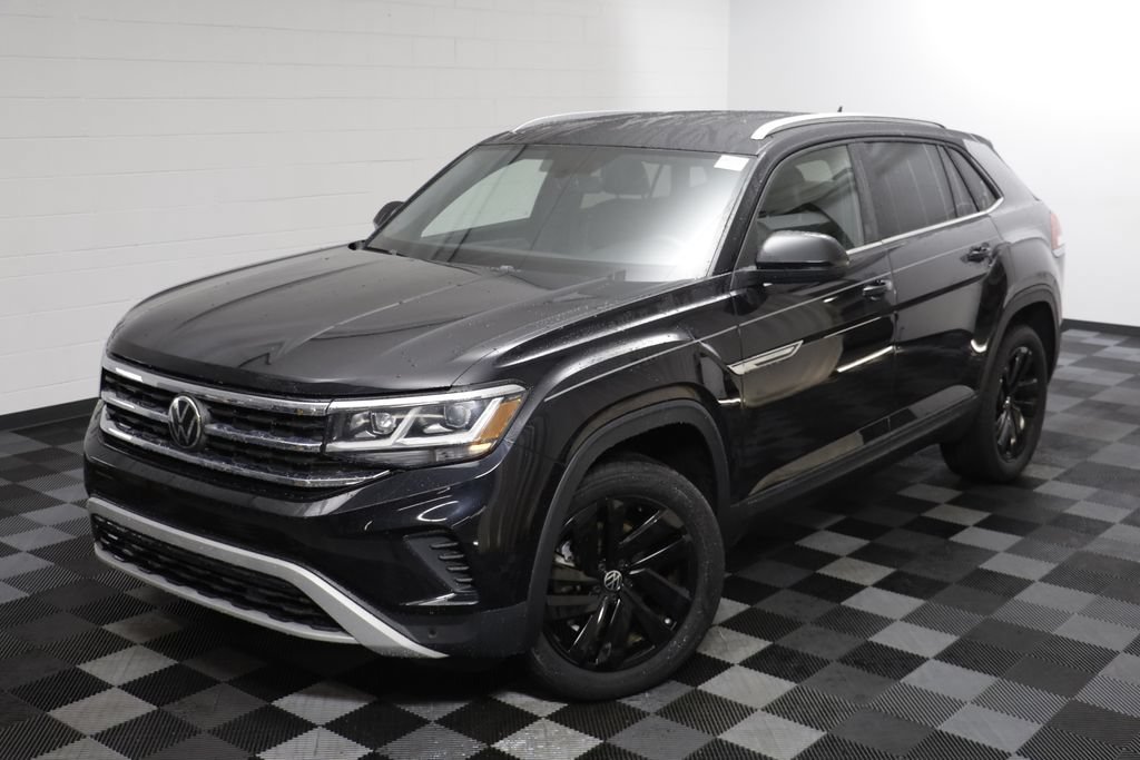 Used 2023 Volkswagen Atlas Cross Sport SE w/ Black Wheel Package FWD image 2