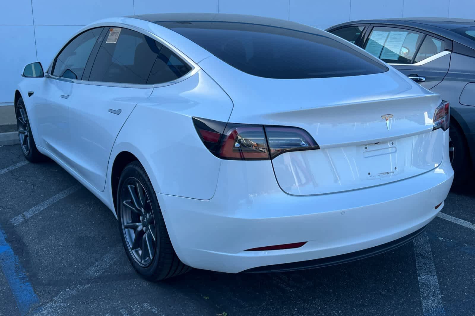 Used 2018 Tesla Model 3 Long Range RWD image 6