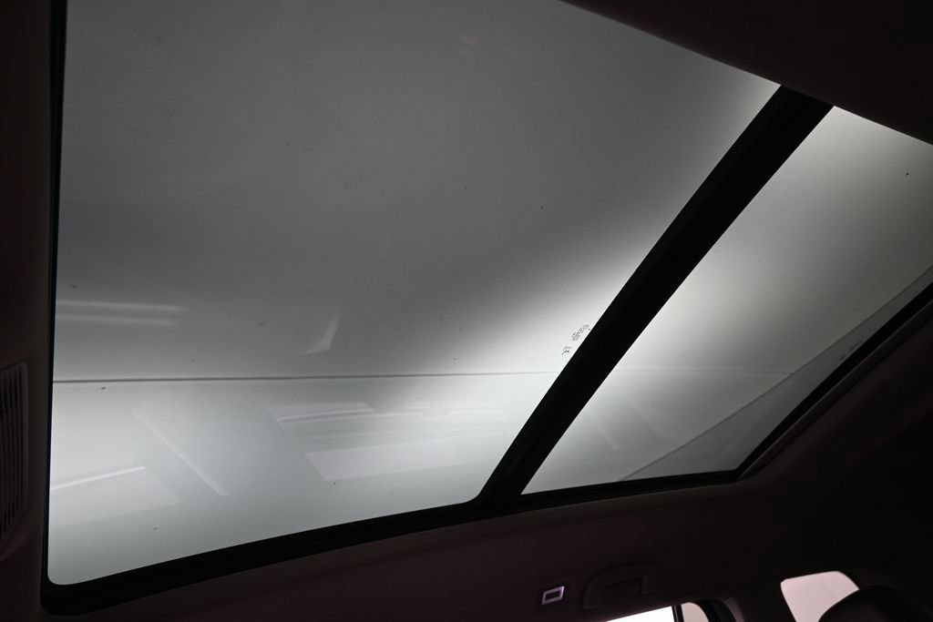 Used 2024 Volkswagen Atlas SE w/ Panoramic Sunroof Package FWD image 27