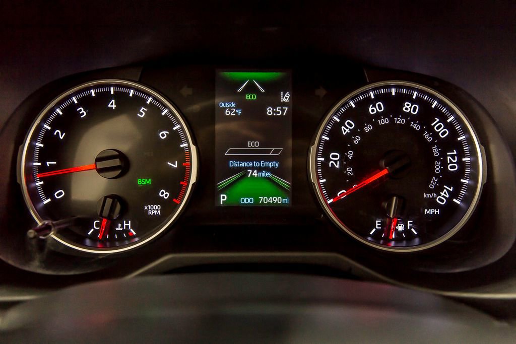 Used 2020 Toyota RAV4 XLE Premium FWD image 16