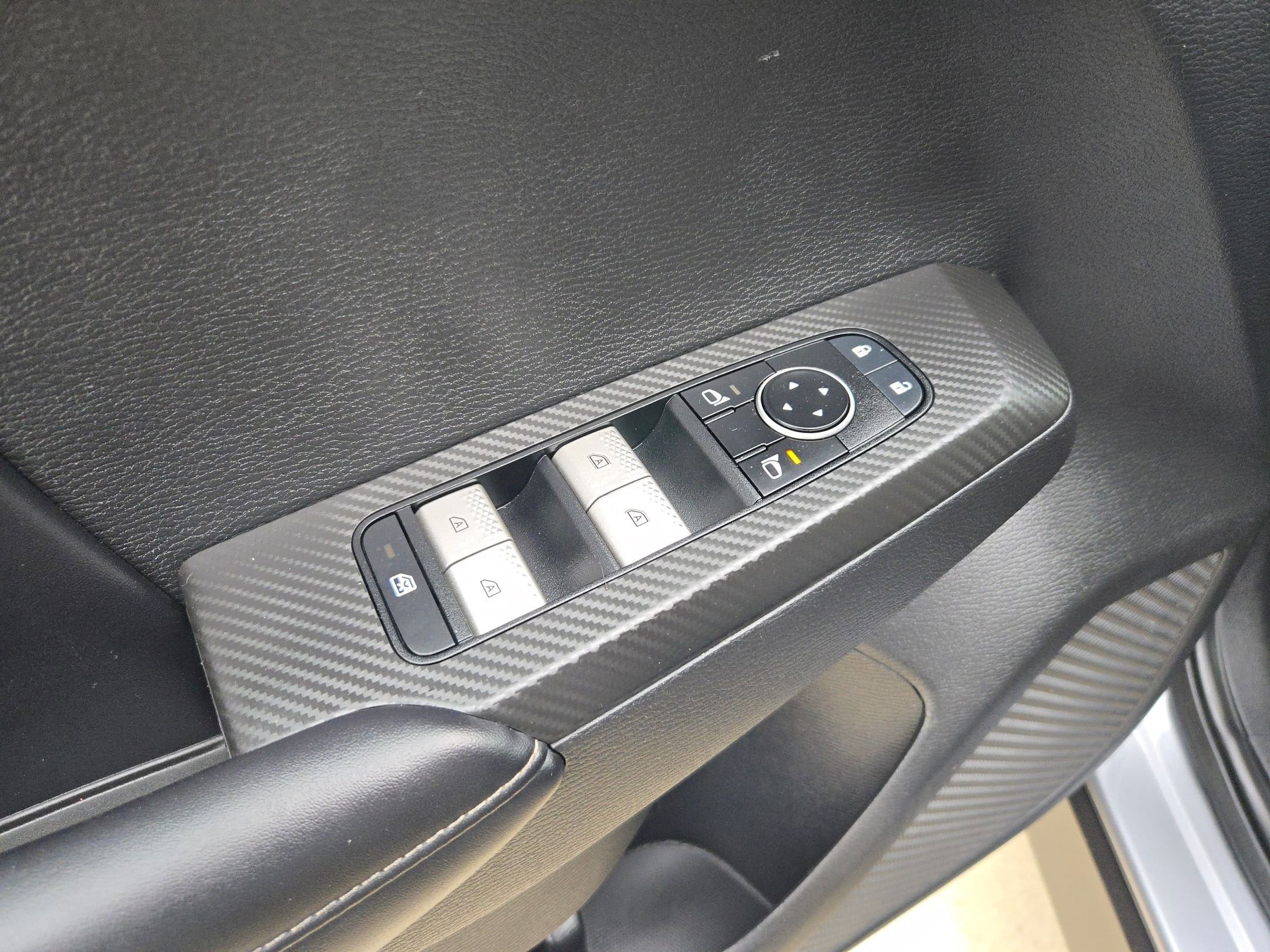 Used 2022 Mitsubishi Outlander SE image 12