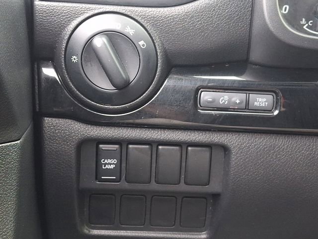 Used 2022 Nissan Titan SV image 26