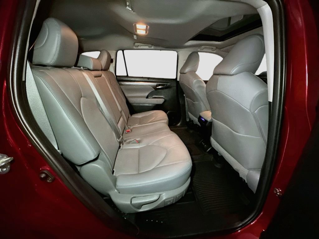 Used 2022 Toyota Highlander Limited AWD/4WD image 36